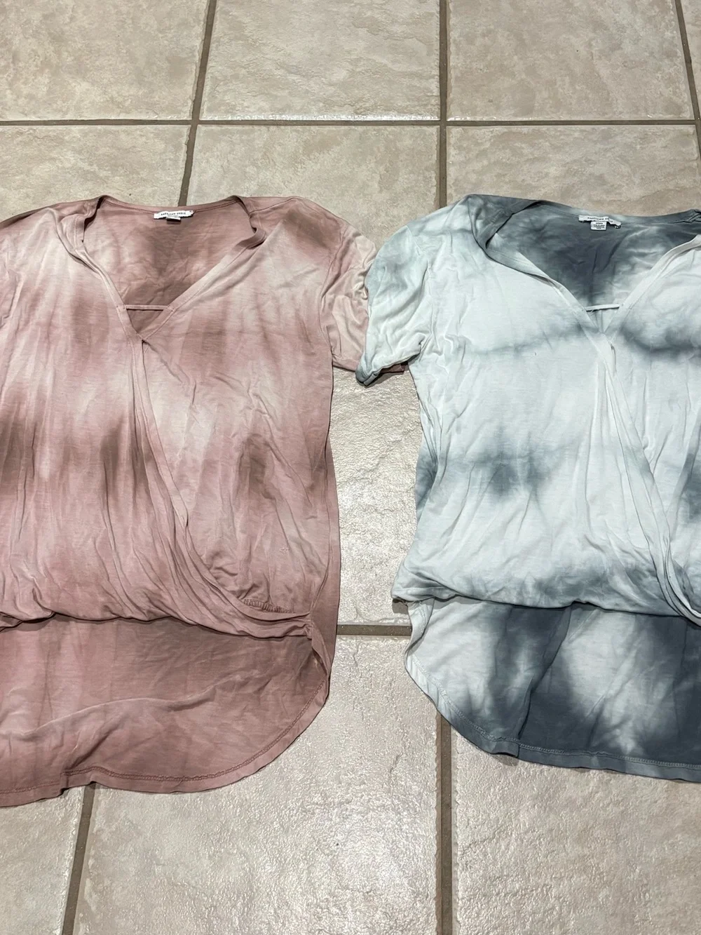 American Eagle Women's medium Tie-Dye V-Neck Surplice Top - Pink and Gray lot